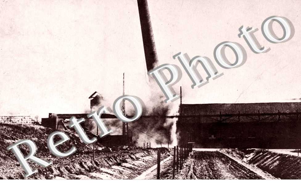 Ecroulement d'une cheminée d'Usine