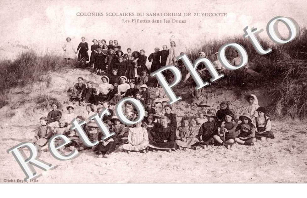 Colonies scolaires du sanatorium - fillettes dans les dunes