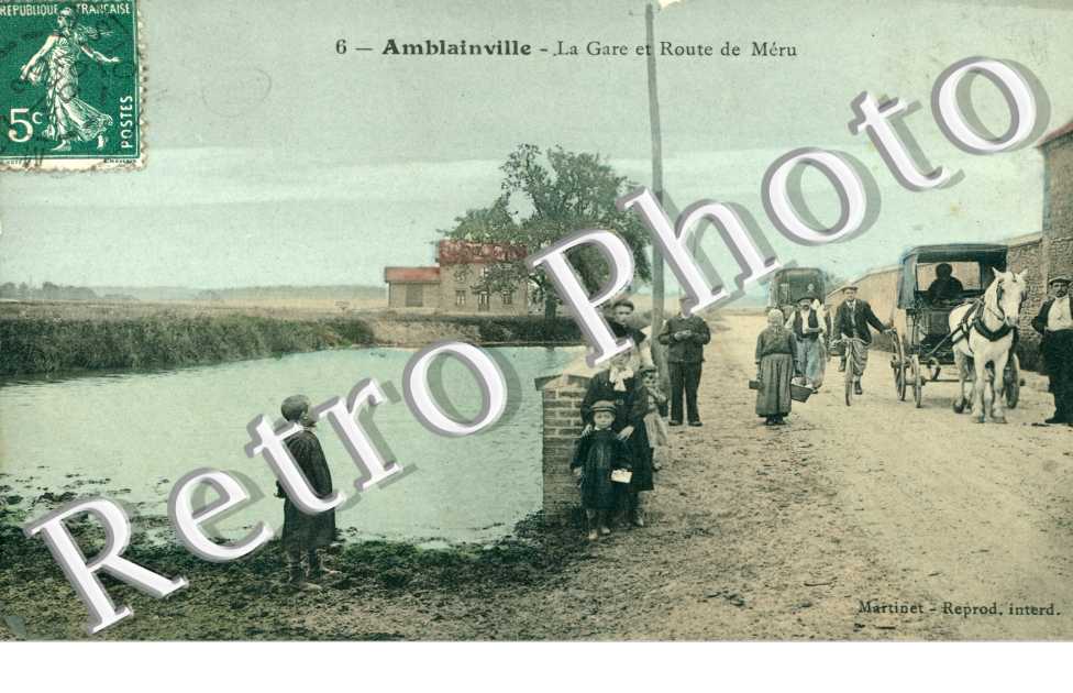 La gare et la route de Meru