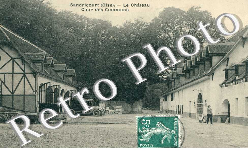 le Chateau, Cour des Communs