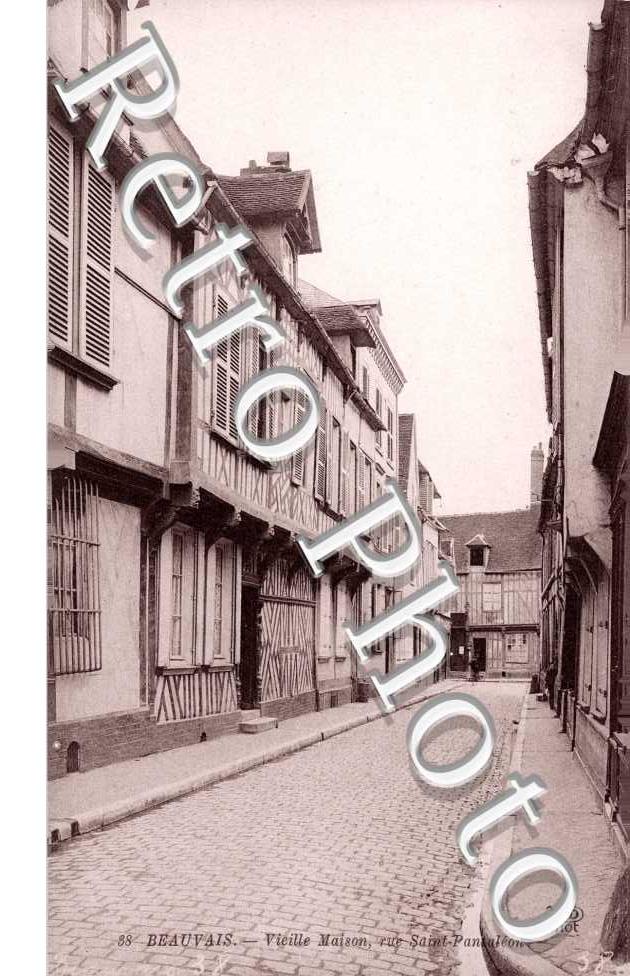 La Rue Saint Pantaleon - vieilles maisons