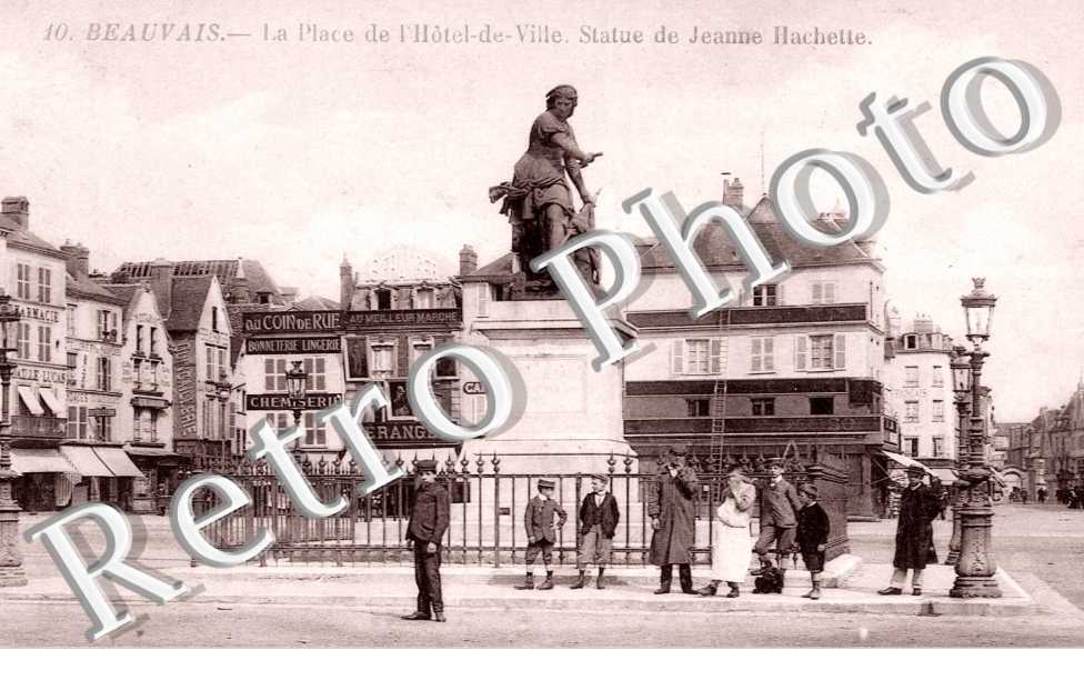 la Place de l&#039;Hotel de Ville, Statue de Jeanne Hachette