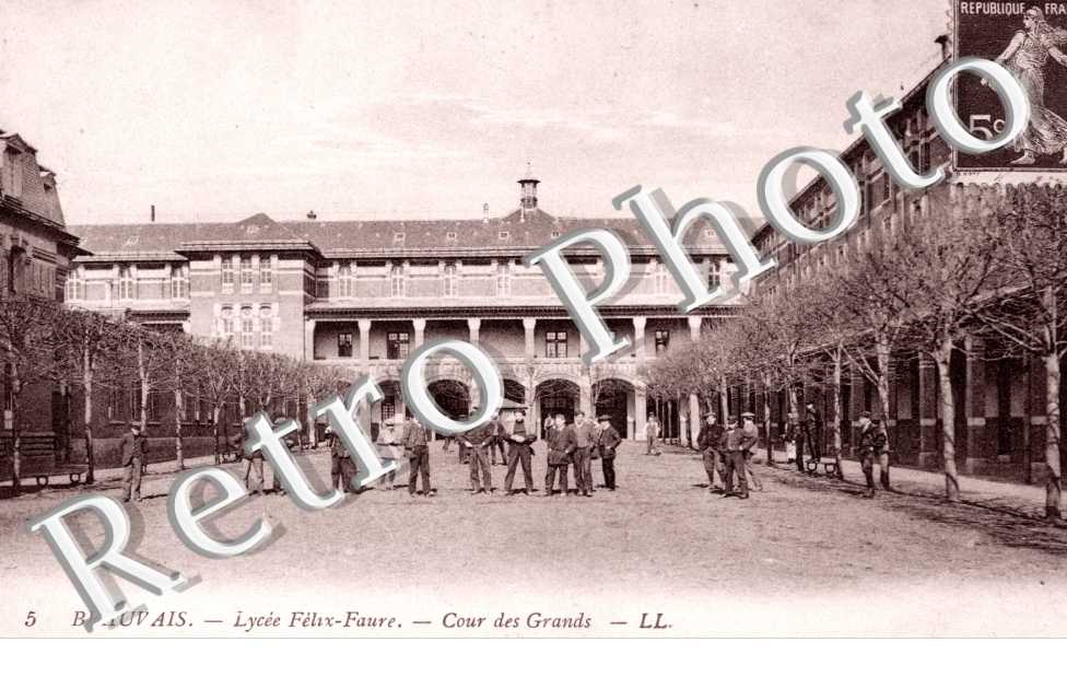 Lycee Felix Faure - cour des Grands