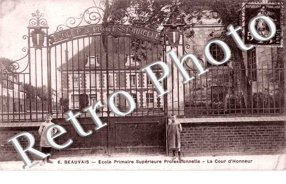 Ecole Primaire Superieure Professionnelle - la Cour d&#039;honneur