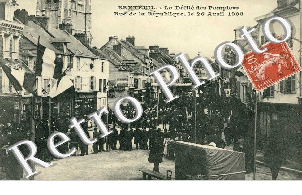 rue de la Republique Le defile des pompiers le 26 avril 1908