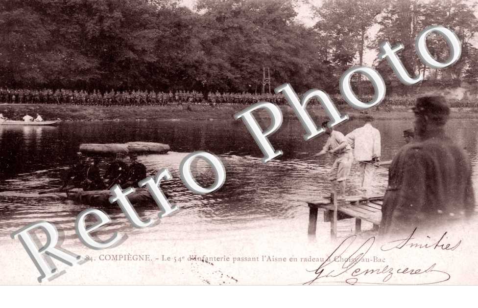 le 54 eme d'infanterie en passant l'Aisne en radeau
