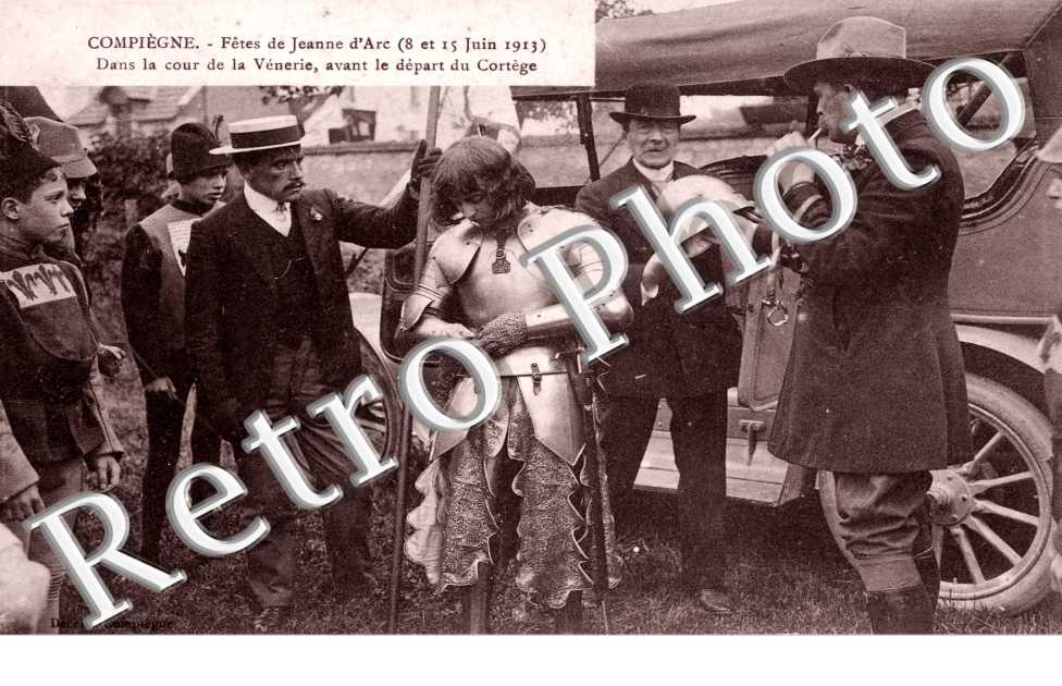 Fetes de Jeanne d'Arc, juin 1913, dans la Cour de la Venerie