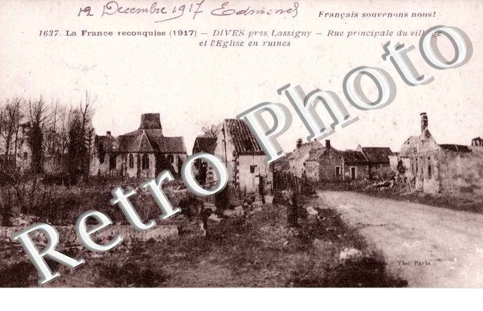Rue principale et l'Eglise en ruines
