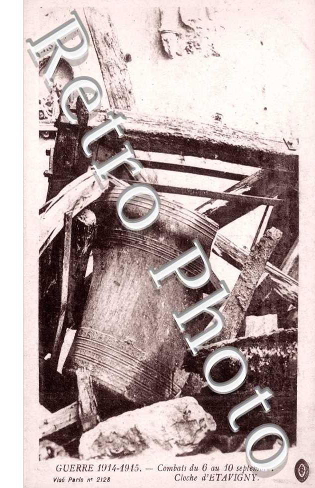 La cloche tombée du clocher en ruines - Combats du 6 au 10 septembre - Guerre 1914-1915