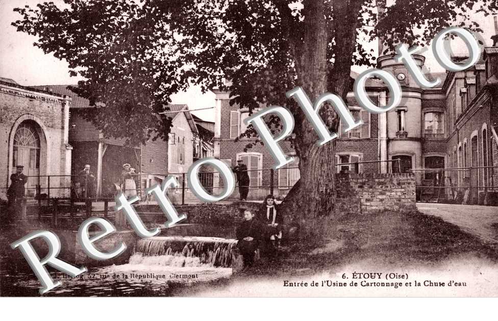 Entree de l'Usine de Cartonnage et la Chute d'eau