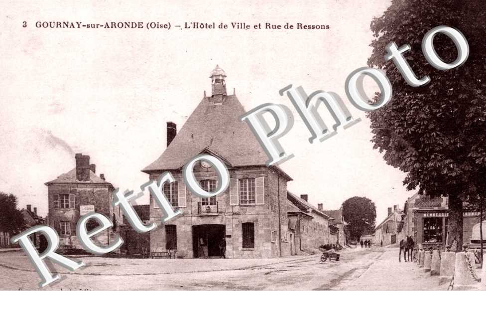 l&#039;Hotel de Ville et rue de Ressons
