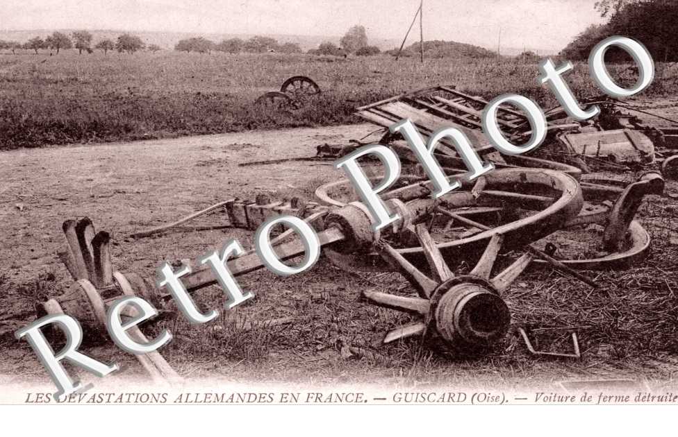 Voiture de ferme detruite