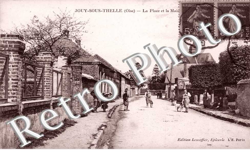 La place et la mairie