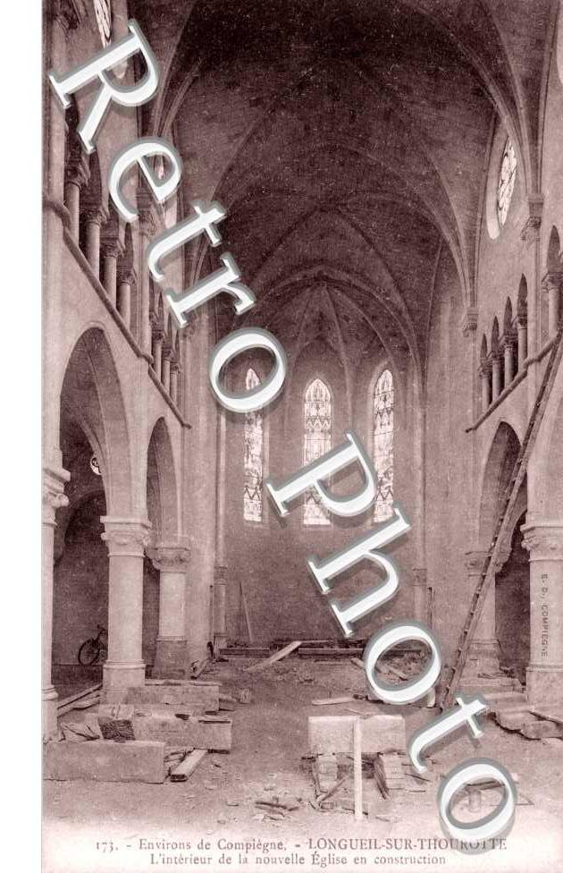 L'intérieur de la nouvelle église en construction