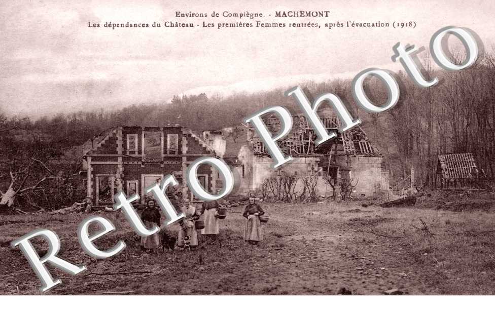 Les dépendances du Chateau - Les premières femmes rentrées après l'Evacuation
