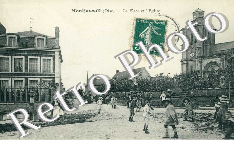 la place et l' eglise