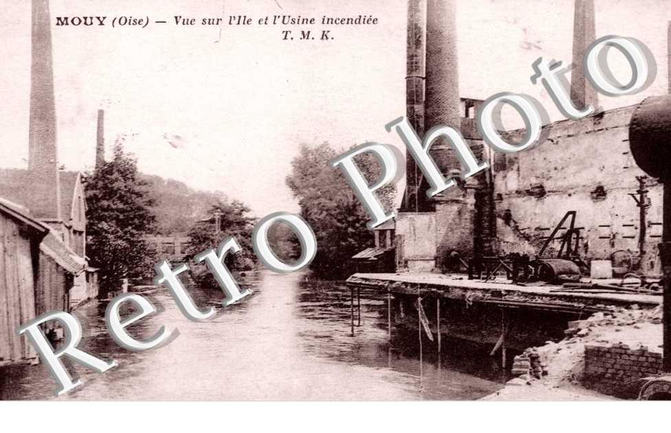 Vue sur l'Ile et l'Usine incendiee