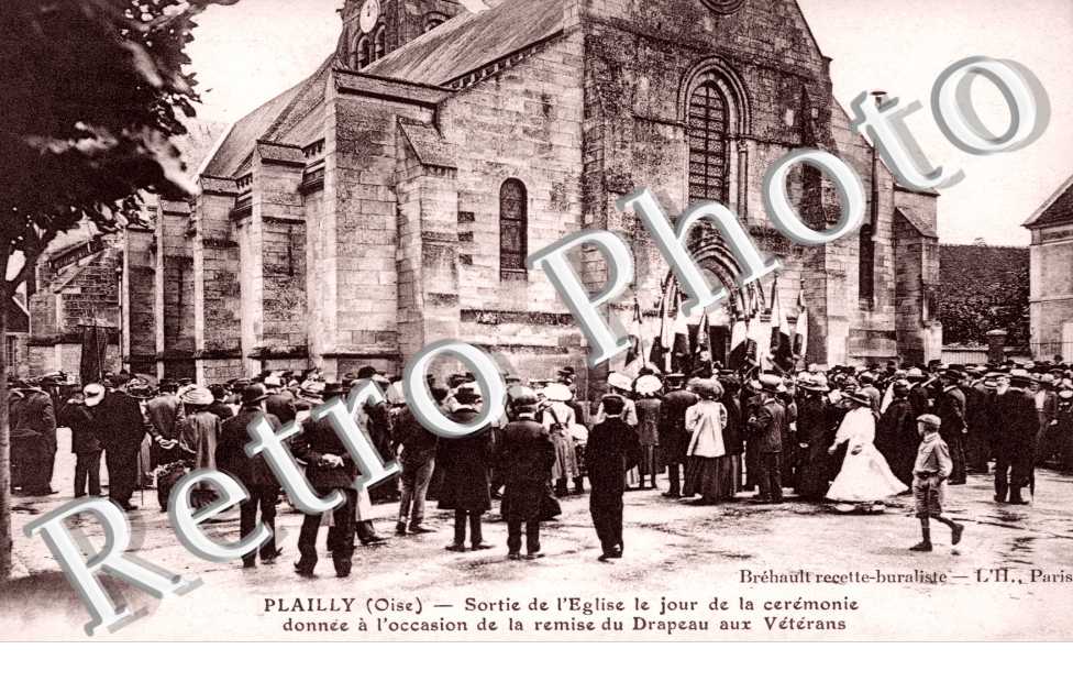 sortie de l' eglise, ceremonie donnee pour la remise du drapeau aux veterans