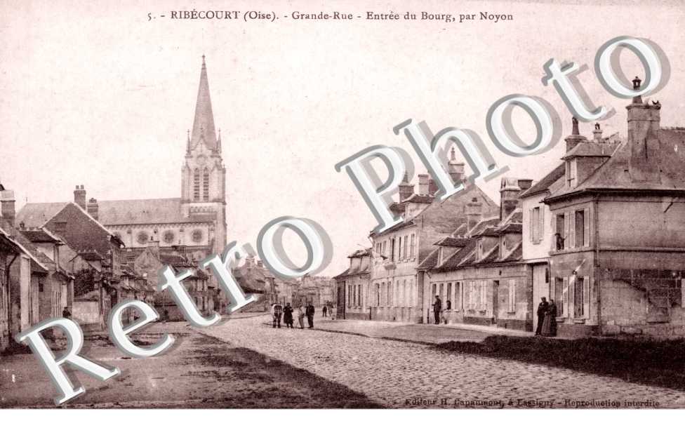 Grande- Rue, entree du bourg, par Noyon