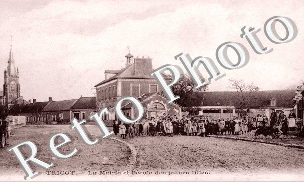 la mairie et l'ecole des jeunes filles
