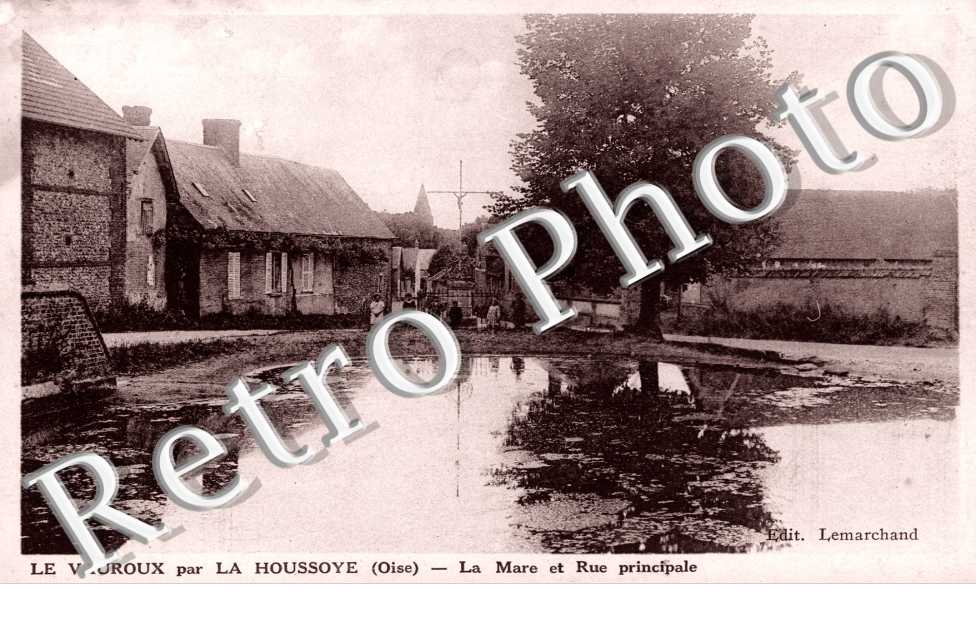 la mare et rue principale