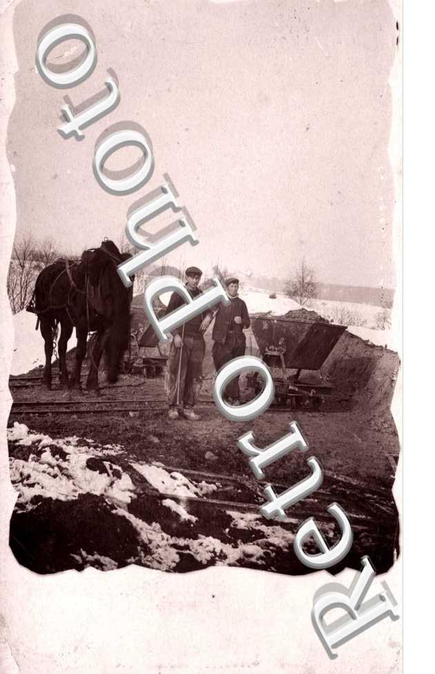Travaileurs wagonnet et cheval   