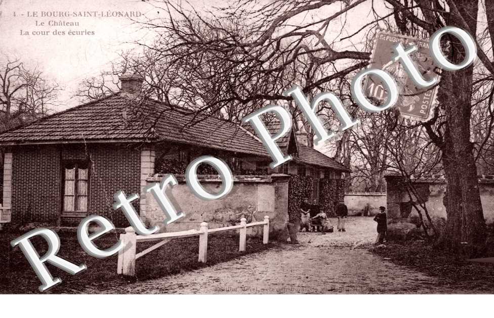 le Chateau, la cour des ecuries