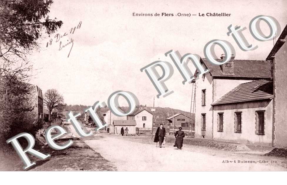 ( une rue du village )