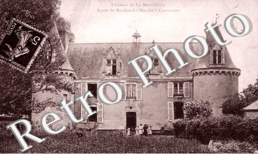 Chateau de la Morandiere. Route de Moulins. La marche a Courtomer