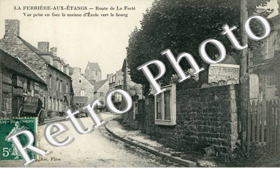 Route de La Ferte, Vue prise en face la maison d'Ecole vers le Bourg
