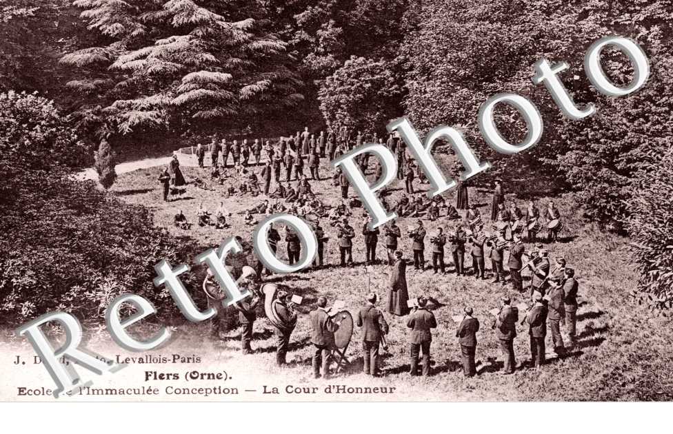 ecole secondaire libre de l&#039;immaculee conception  La cour d&#039;honneur