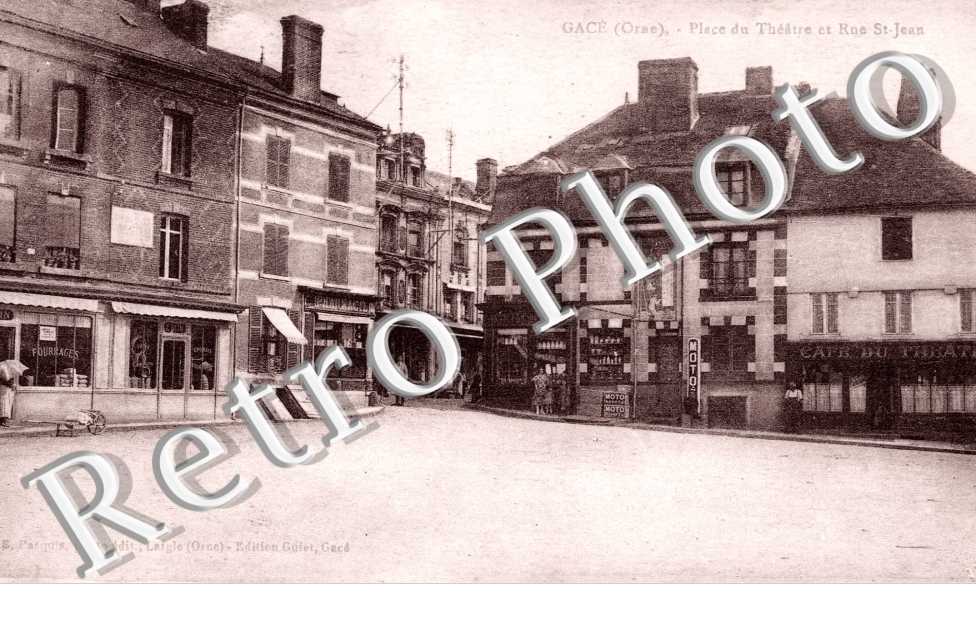 Place du Theatre et Rue Saint Jean