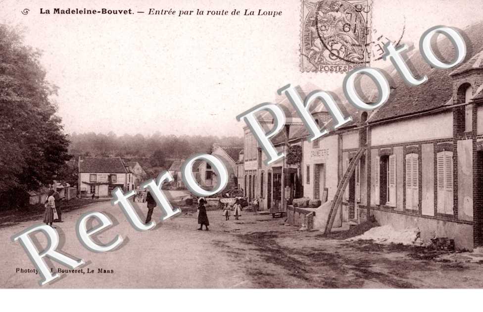 entree par la route de la Loupe