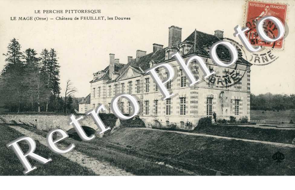 Le Chateau de Feuillet - les Douves