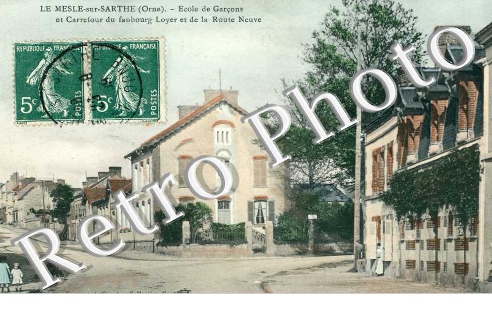 Ecole de Garcons et Carrefour du Faubourg Loyer et de la Route Neuve