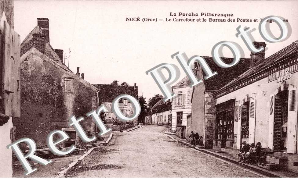 Le Carrefour et le Bureau des Postes et Telegraphes