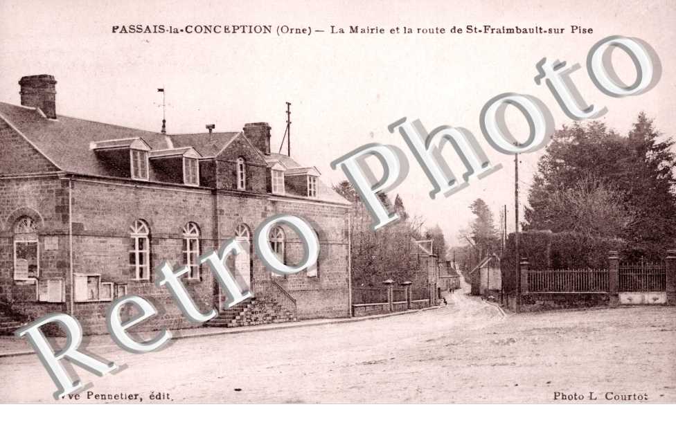 La Mairie et la Route de St Fraimbault sur Pise