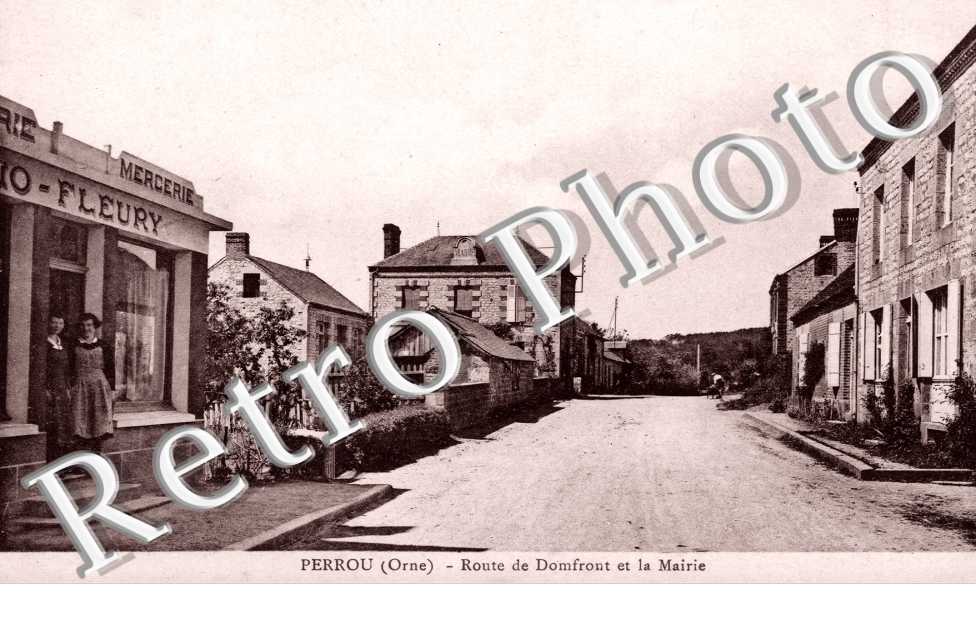 route de Domfront et la mairie