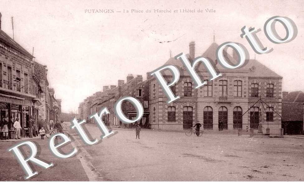 la place du marche et l&#039;hotel de ville