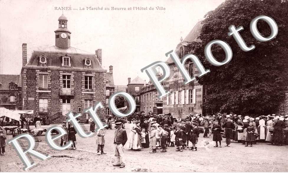 le marche au beurre et l'hotel de ville