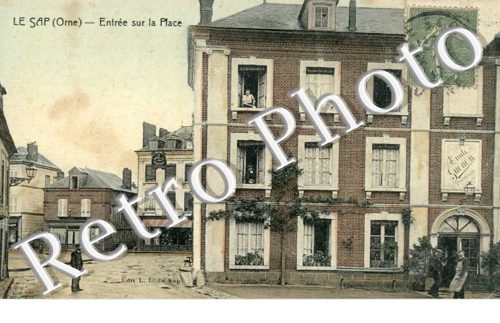 entree sur la place   (couleur)