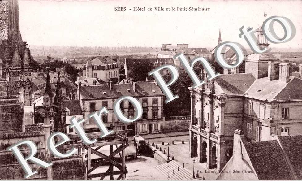 hotel de ville et le petit seminaire
