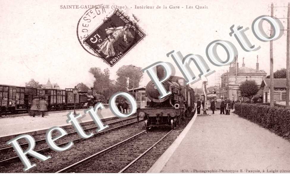interieure de la gare - les quais (locomotive)