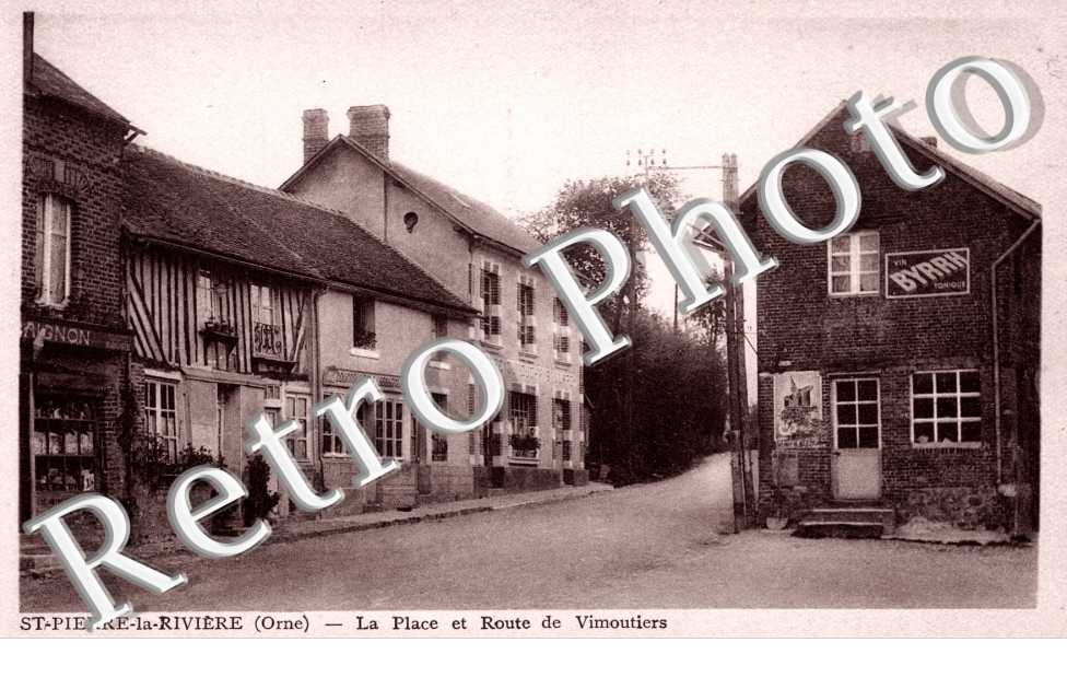 la place et la route de vimoutiers
