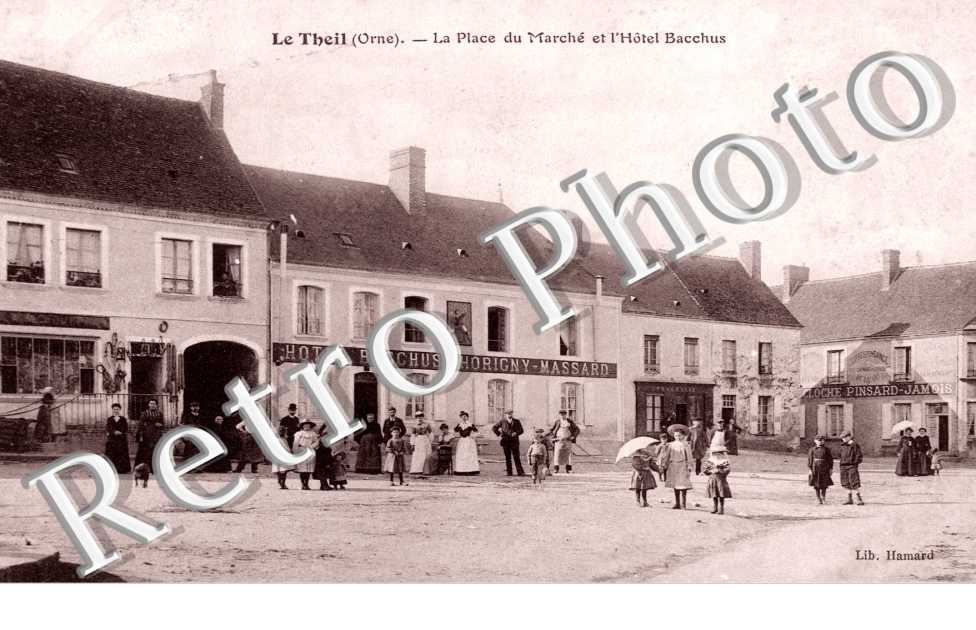 la place du marche et l&#039;hotel Bacchus