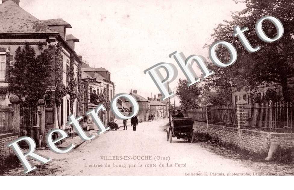 l&#039;entree du bourg par la route de la Ferte