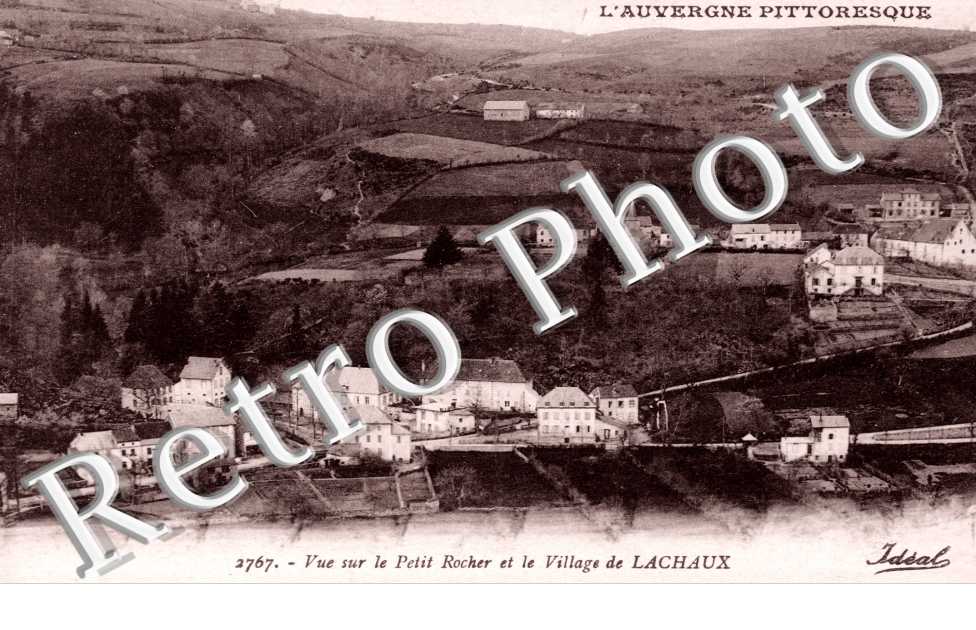Vue sur le Petit Rocher et le Village de Lachaux
