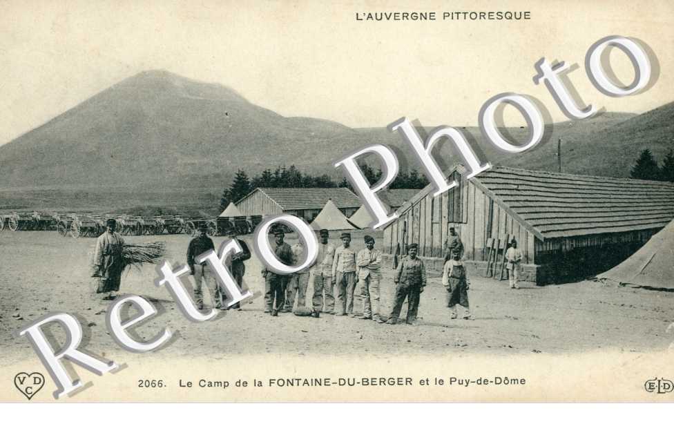 Camp de la Fontaine du Berger et le Puy de Dome