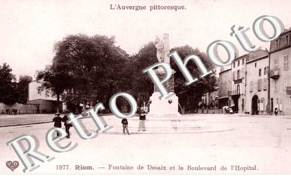Fontaine de Desaix et le boulevard de l'Hopital