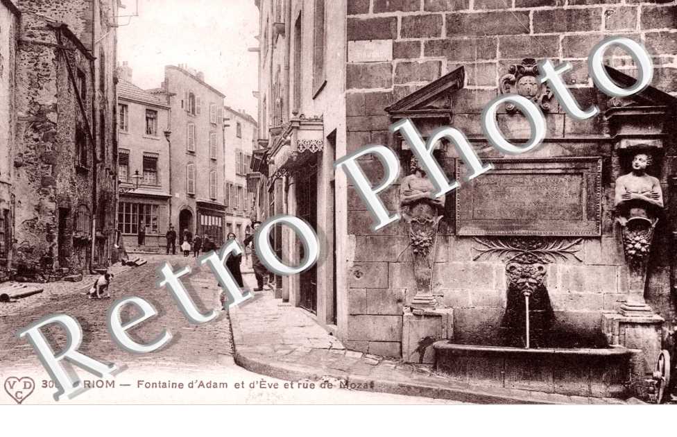Fontaine d&#039;Adam et d&#039;Eve et Rue de Moza